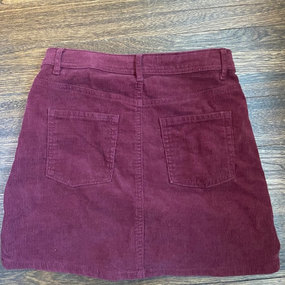 H&M Burgundy Corduroy Mini Skirt - Picture 2 of 3